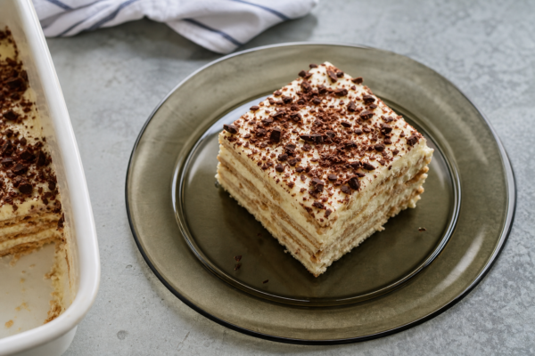Tort de biscuiți cu cremă de vanilie: rețetă fără coacere
