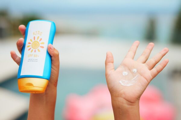Protecția UVA și UVB: ce trebuie să verifici când cumperi un produs cu SPF