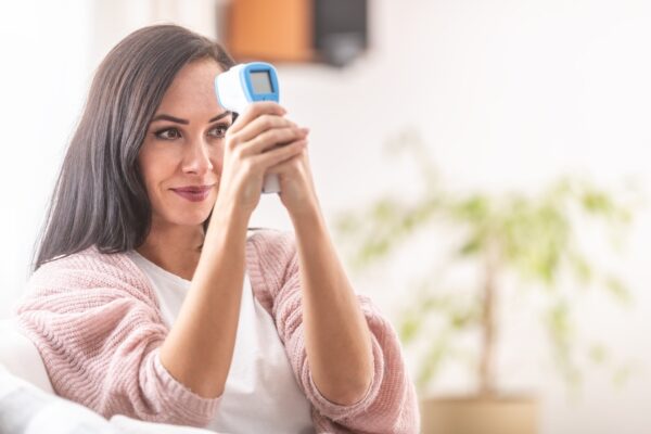 Termometru frontal sau digital: ce poate influența rezultatul